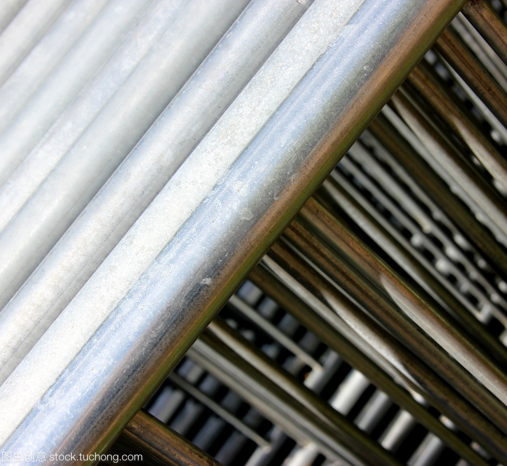 鋼護欄、鋼管及金屬建筑材料在裝修建材中的應用與優勢